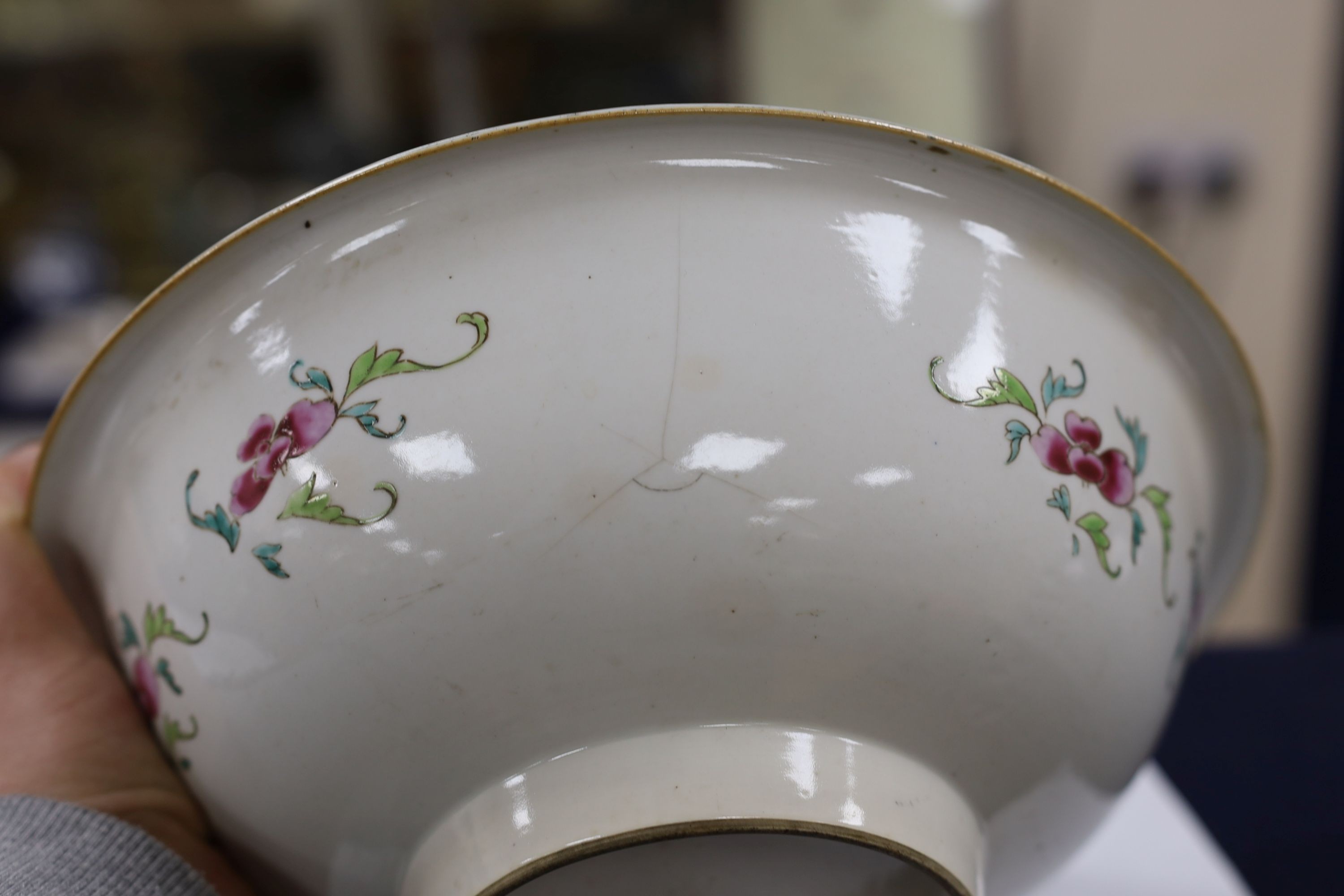 A Chinese underglaze blue and famille rose decorated basin or bowl, Qianlong period, 27 cm diameter